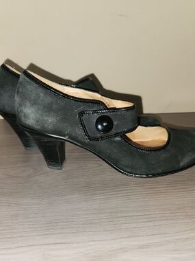 Sofft Dark Gray Mary Jane Heels with Button Strap